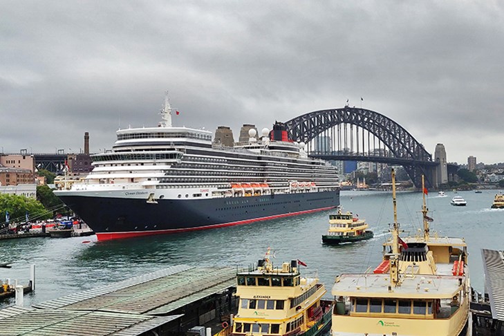 Queen Elizabeth Cruises into Sydney