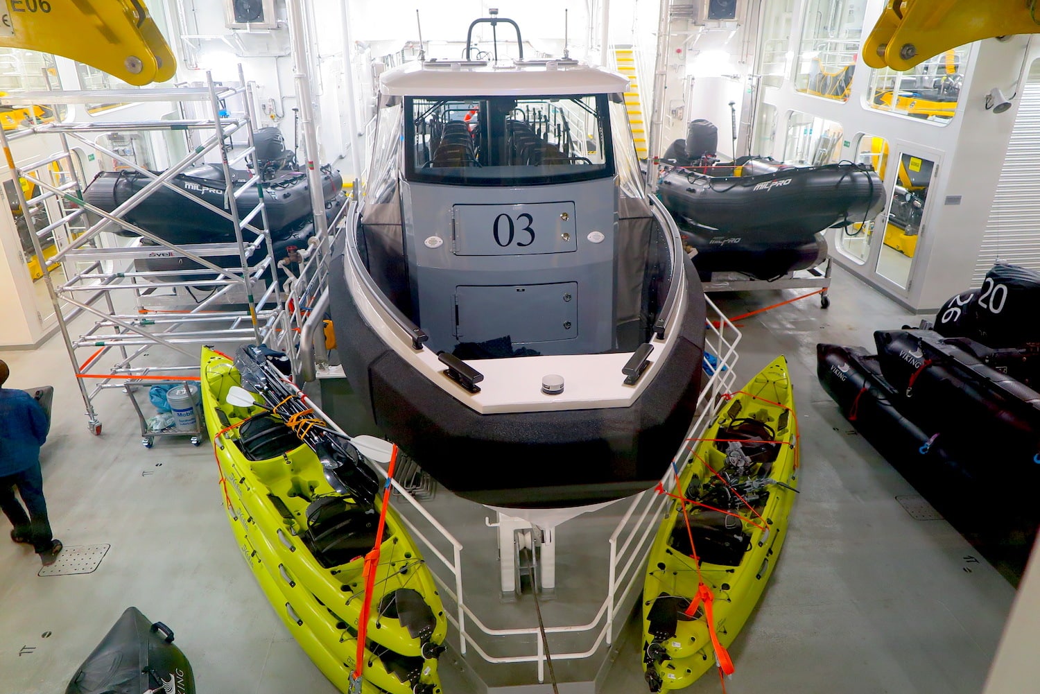 Viking Polaris hanger