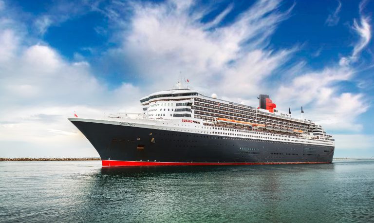 Visit exciting Singapore then cruise onboard Queen Mary 2 to Sydney from $210 per night