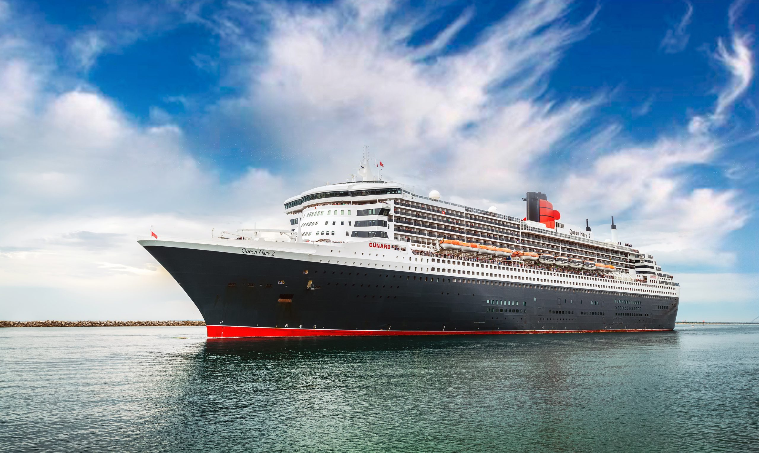 Visit exciting Singapore then cruise onboard Queen Mary 2 to Sydney from $210 per night