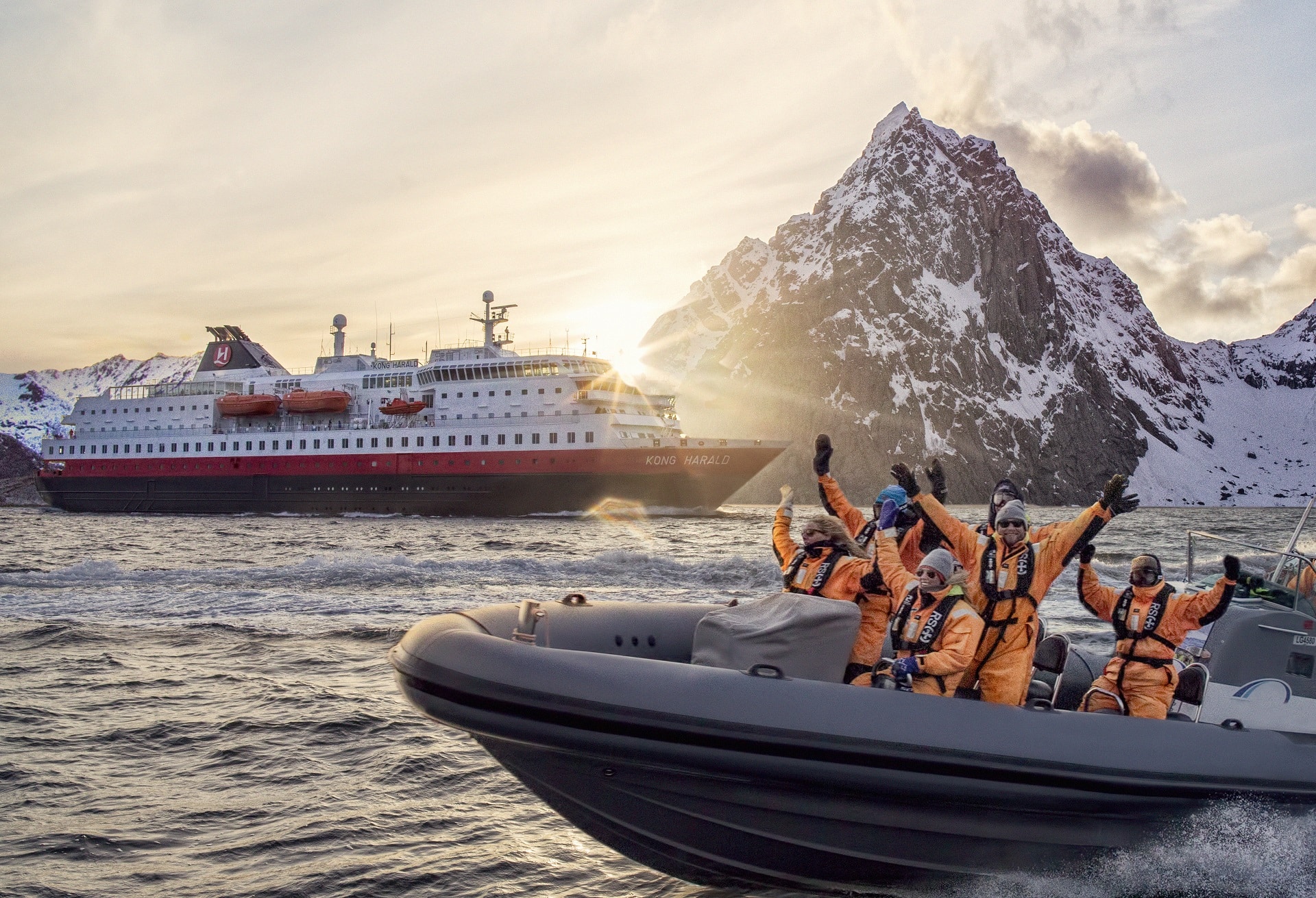 RIB safari in front of MS Kong Harald HGR 113573 Photo Jens Haugen