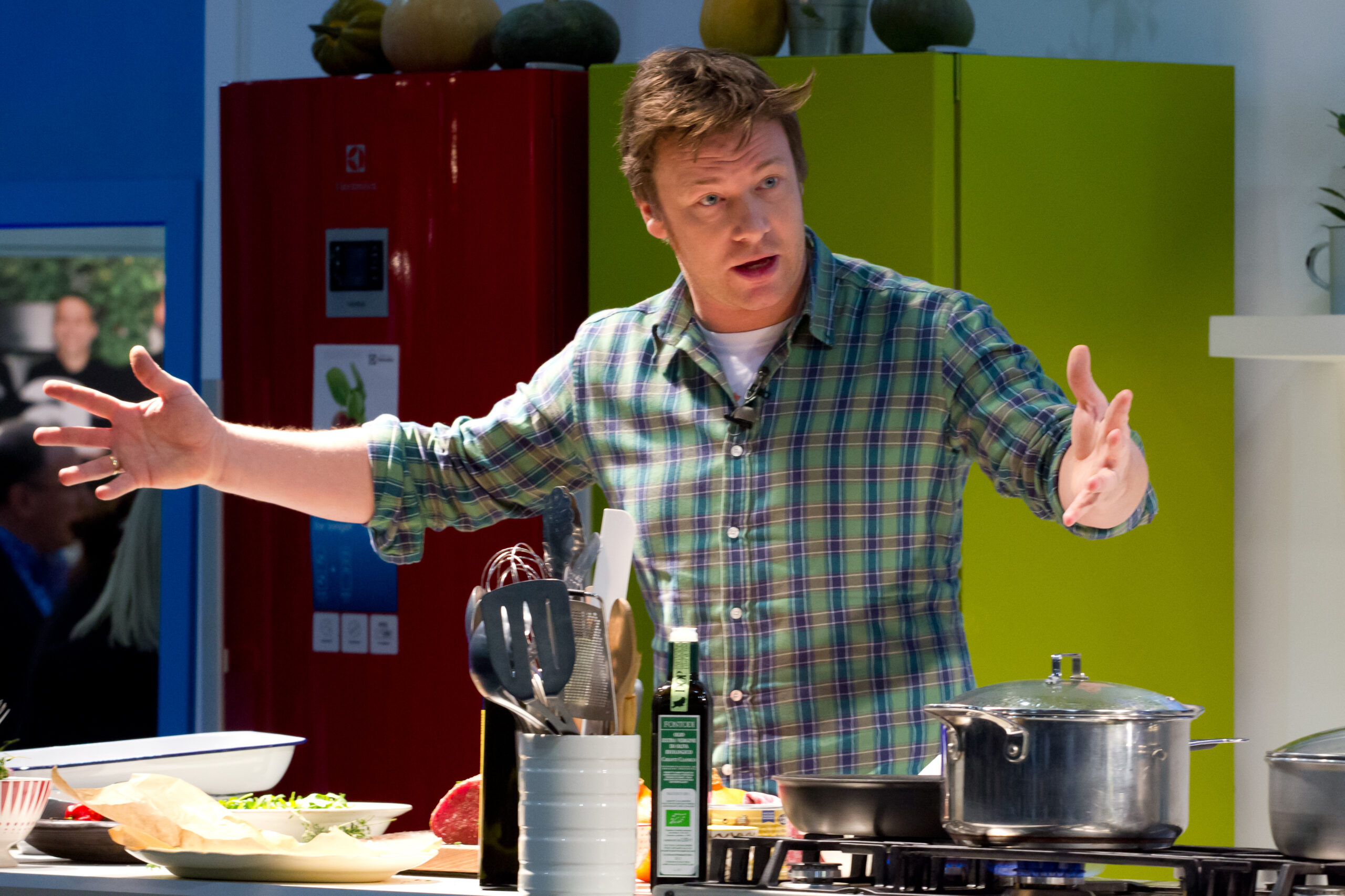Jamie Oliver conducts a cooking show