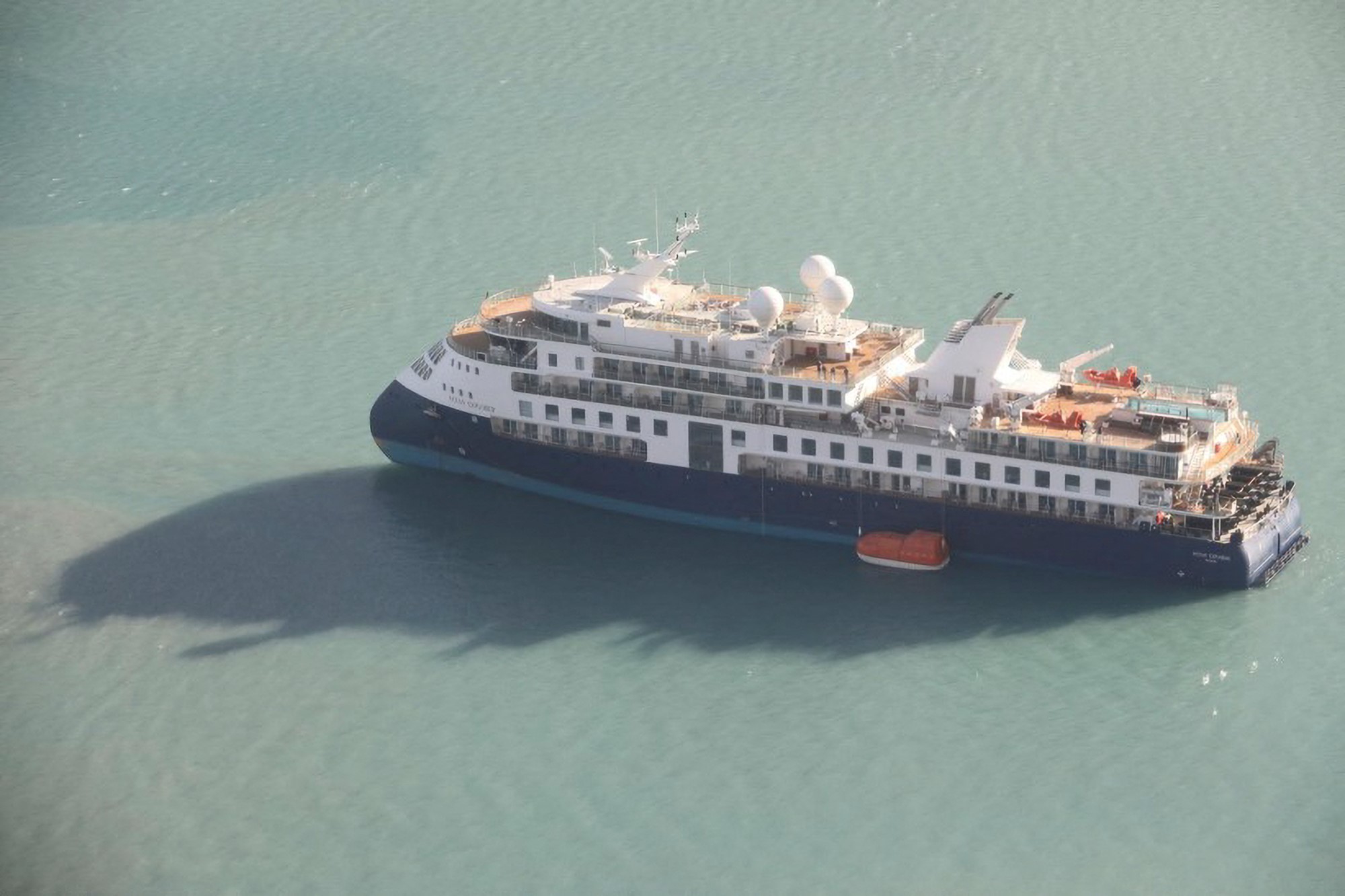 aurora cruise ship aground