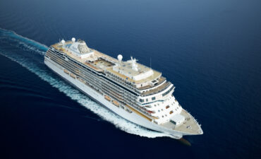 Seven Seas Grandeur takes delivery