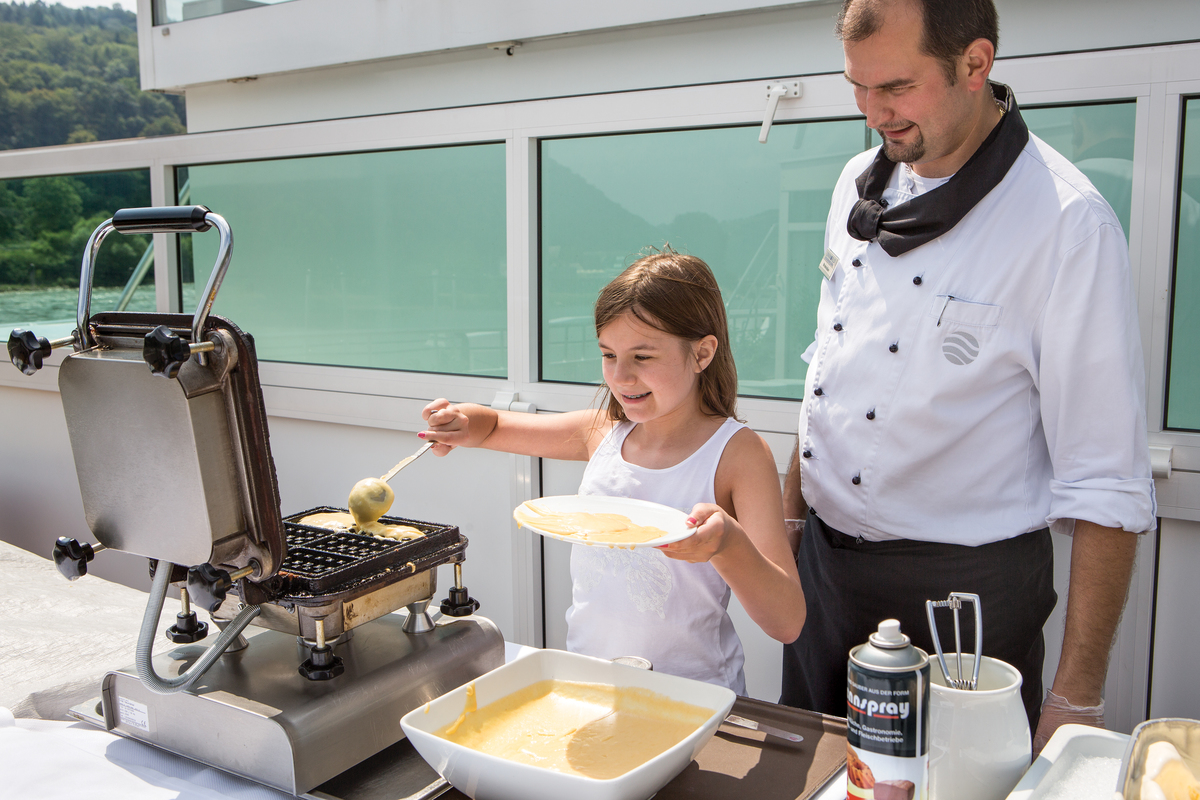 Dessert-making session with a pastry chef