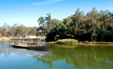 Paddle steamer Emmylou on the Murray River at Echuca
