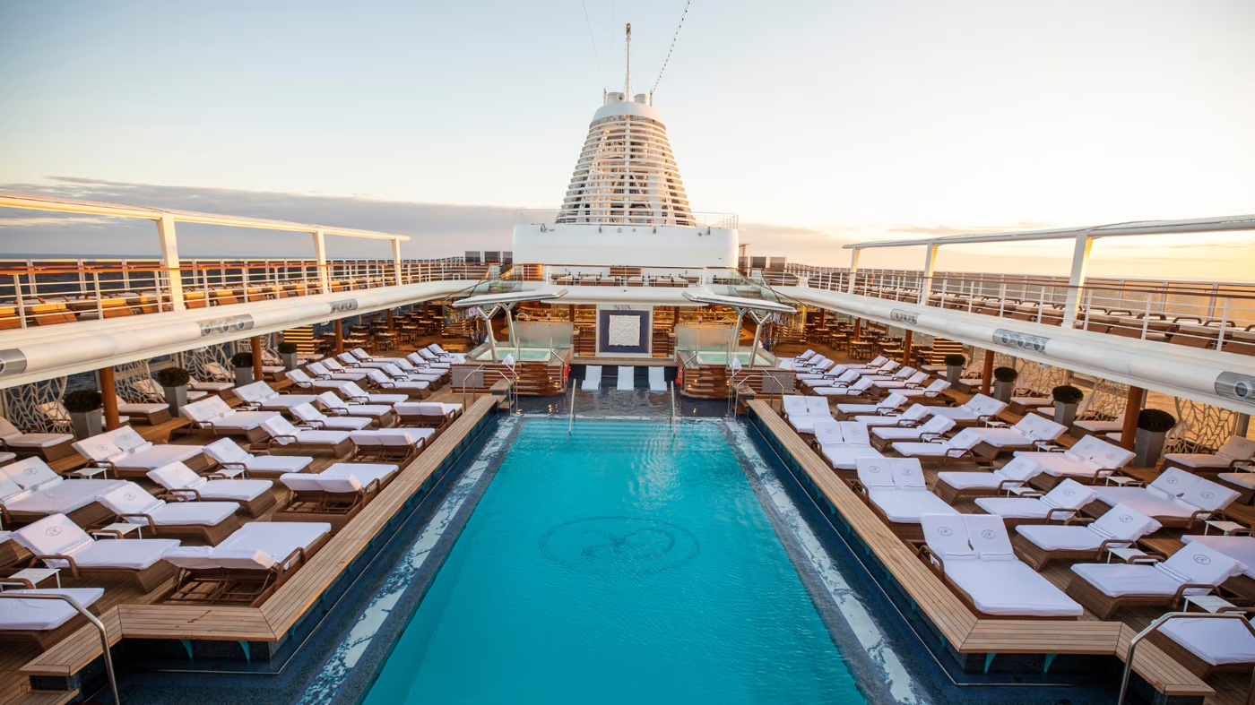 Regent Seven Seas Splendor pool deck 