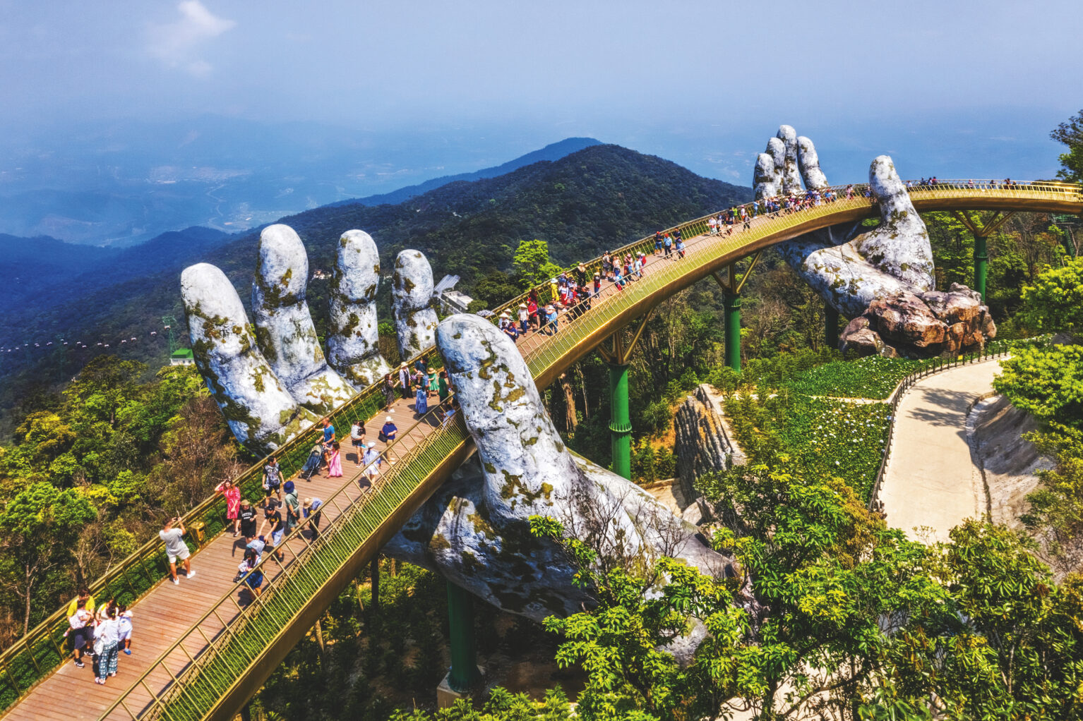 The Golden Bridge in Da Nang replace Gardens by the Bay