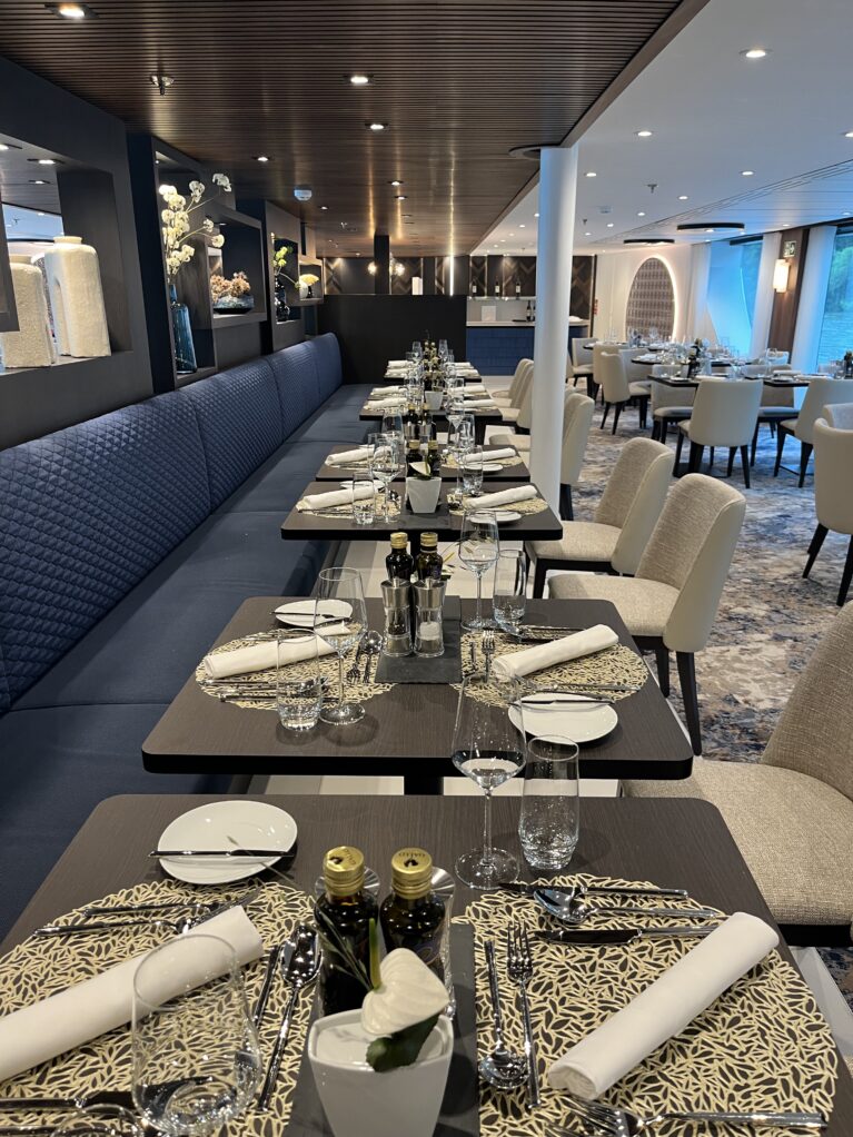 The dining onboard the Avalon Alegria