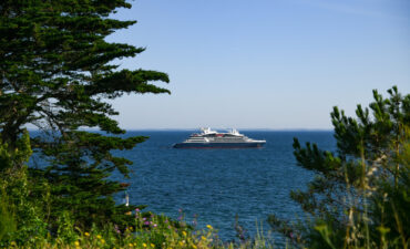 Le Jacques Cartier sailing