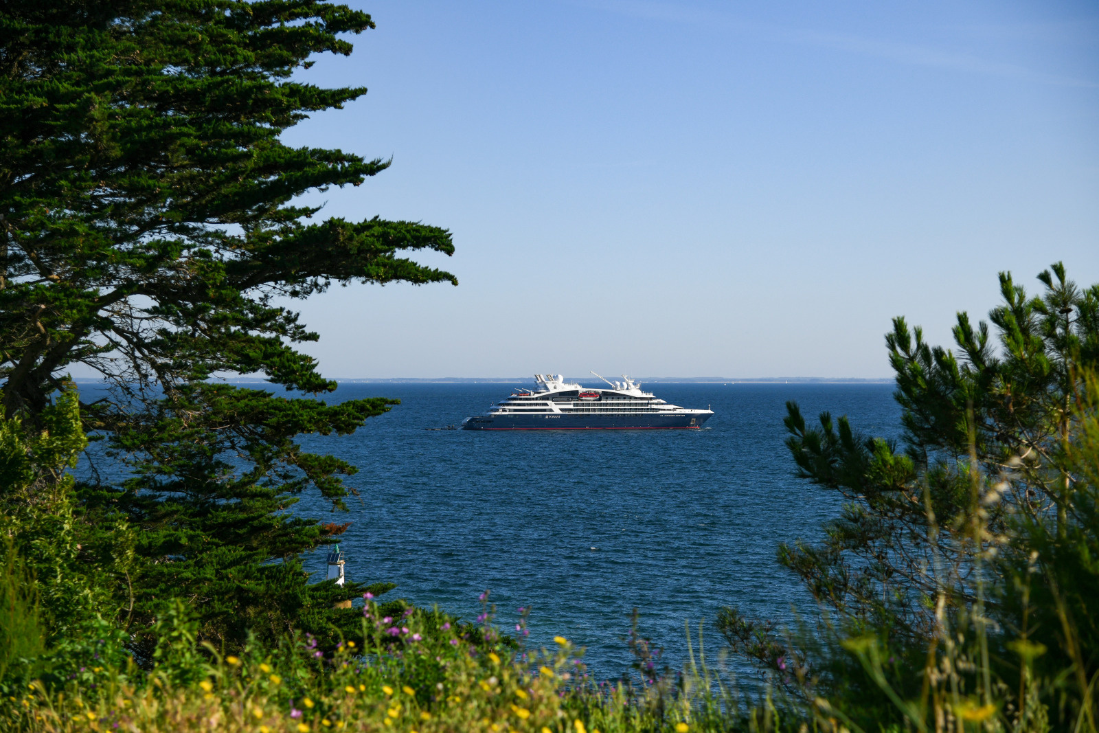 Le Jacques-Cartier sailing