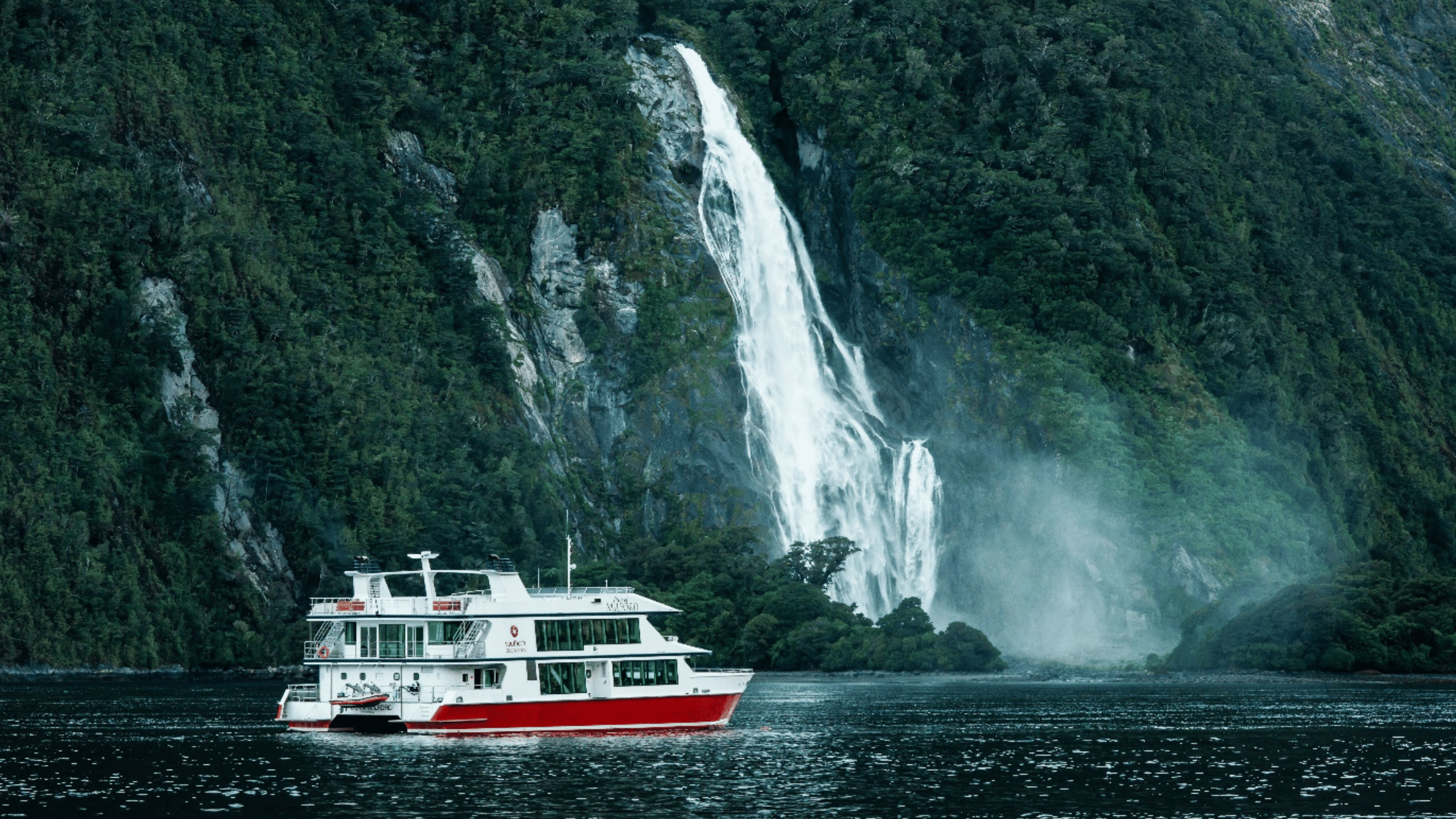 New Zealand cruises in the Milford Sound
