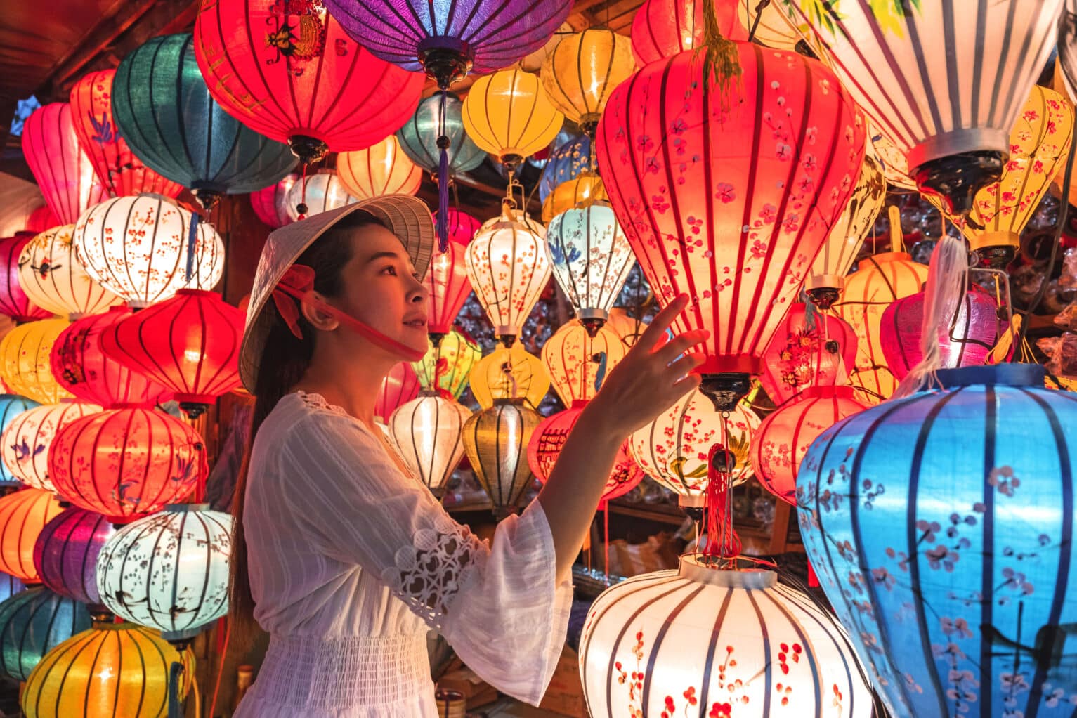 Travel woman choosing lanterns in Hoi An, Vietnam