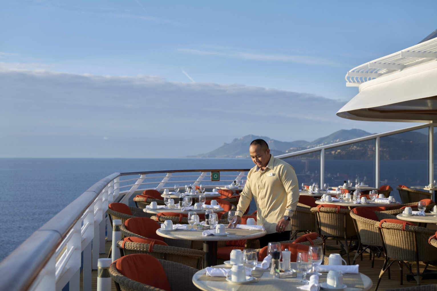 Dining alfresco on Oceania Cruises