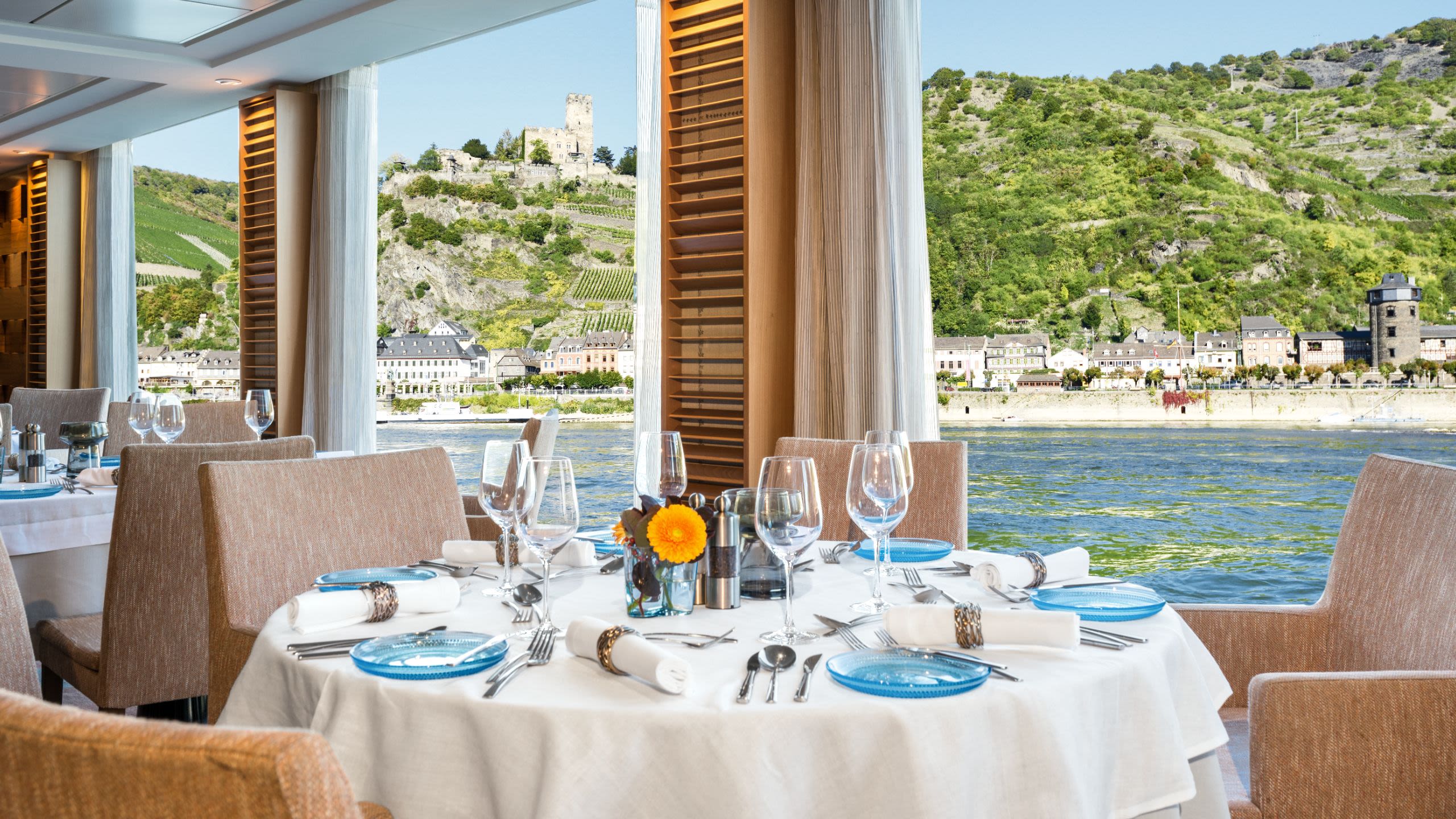 The restaurant on the Viking Hlin