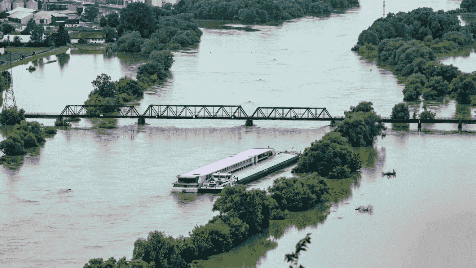 Flooding on the Danube in 2024 has paralysed shipping and tourist traffic (Photo: German Consulate Chicago)