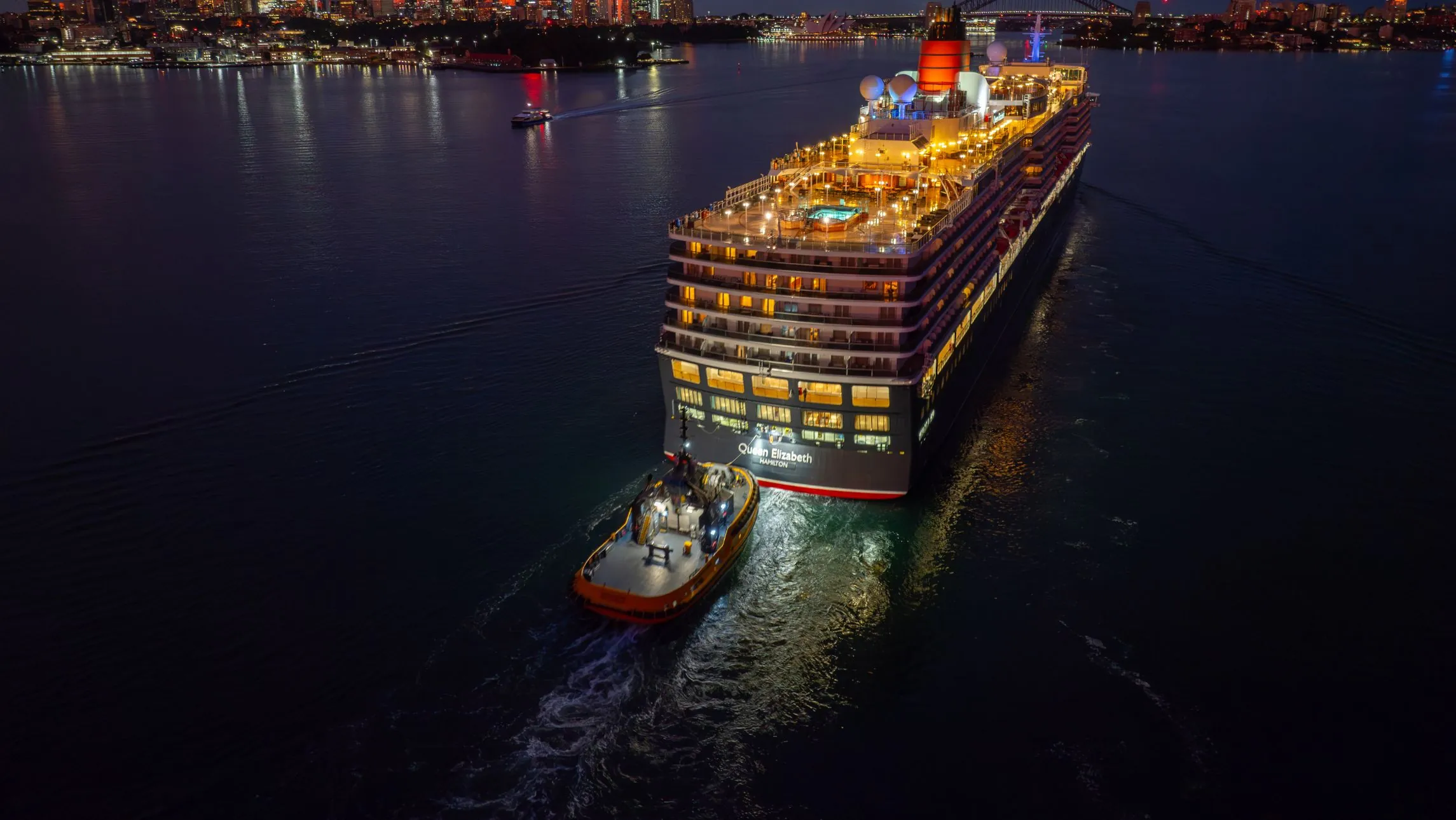 Queen Elizabeth sailing into Sydney