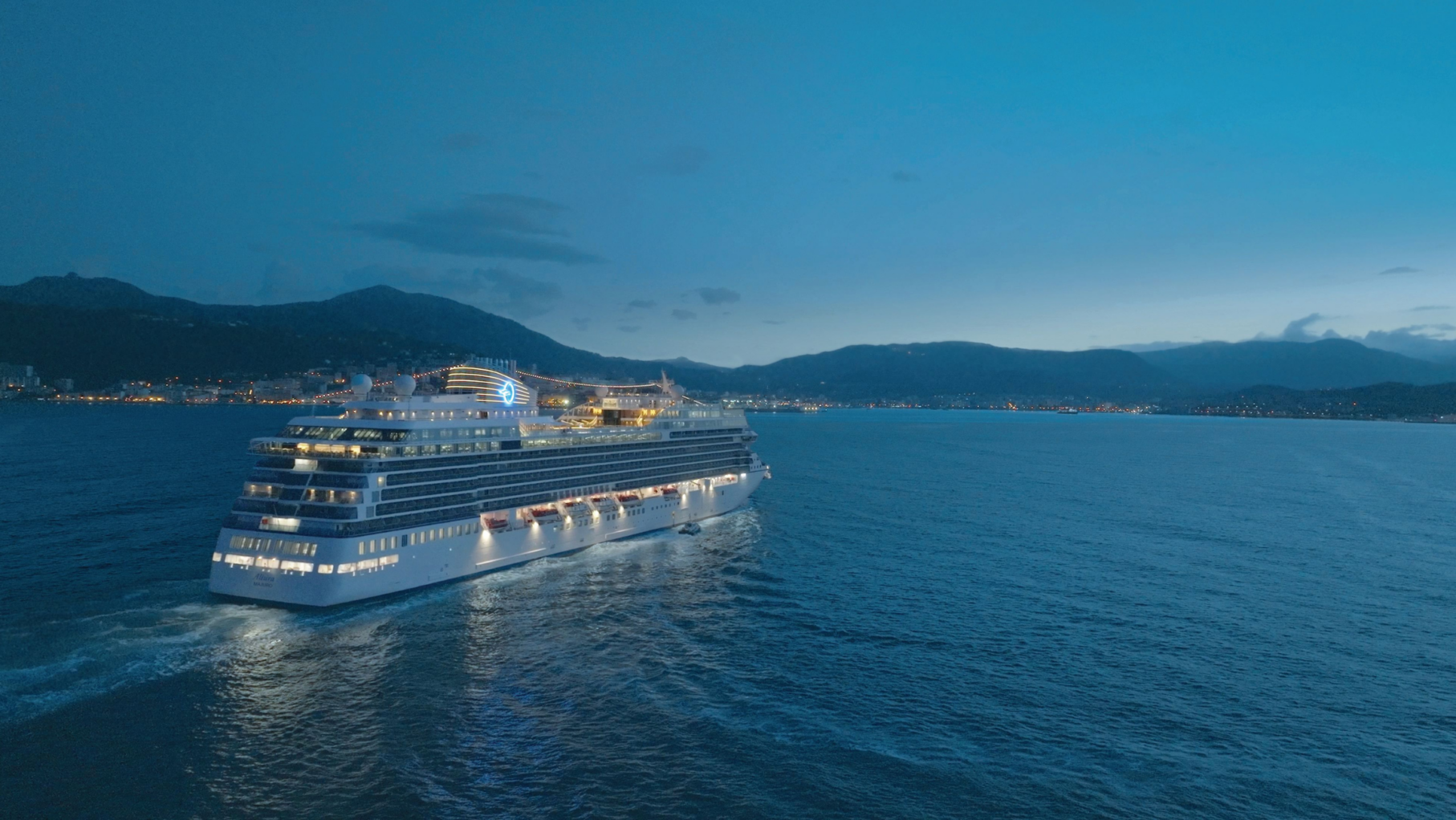 Oceania Cruises Allura at sea