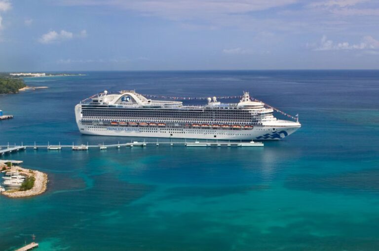 Princess Cruises' Crown Princess sailing