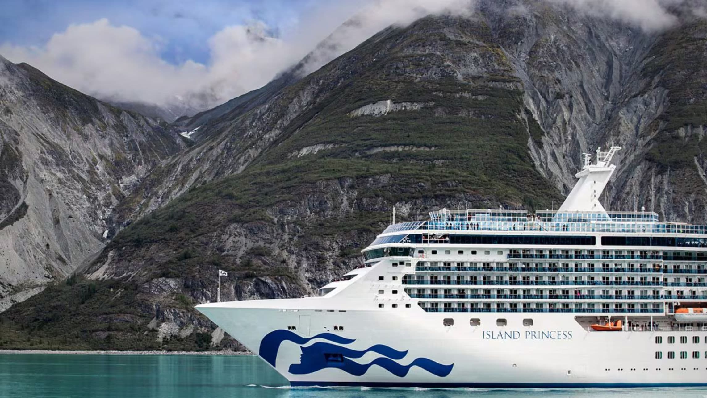 Midsize ship Island Princess