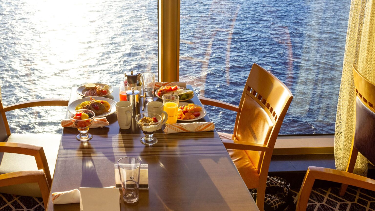 breakfast on cruise ship