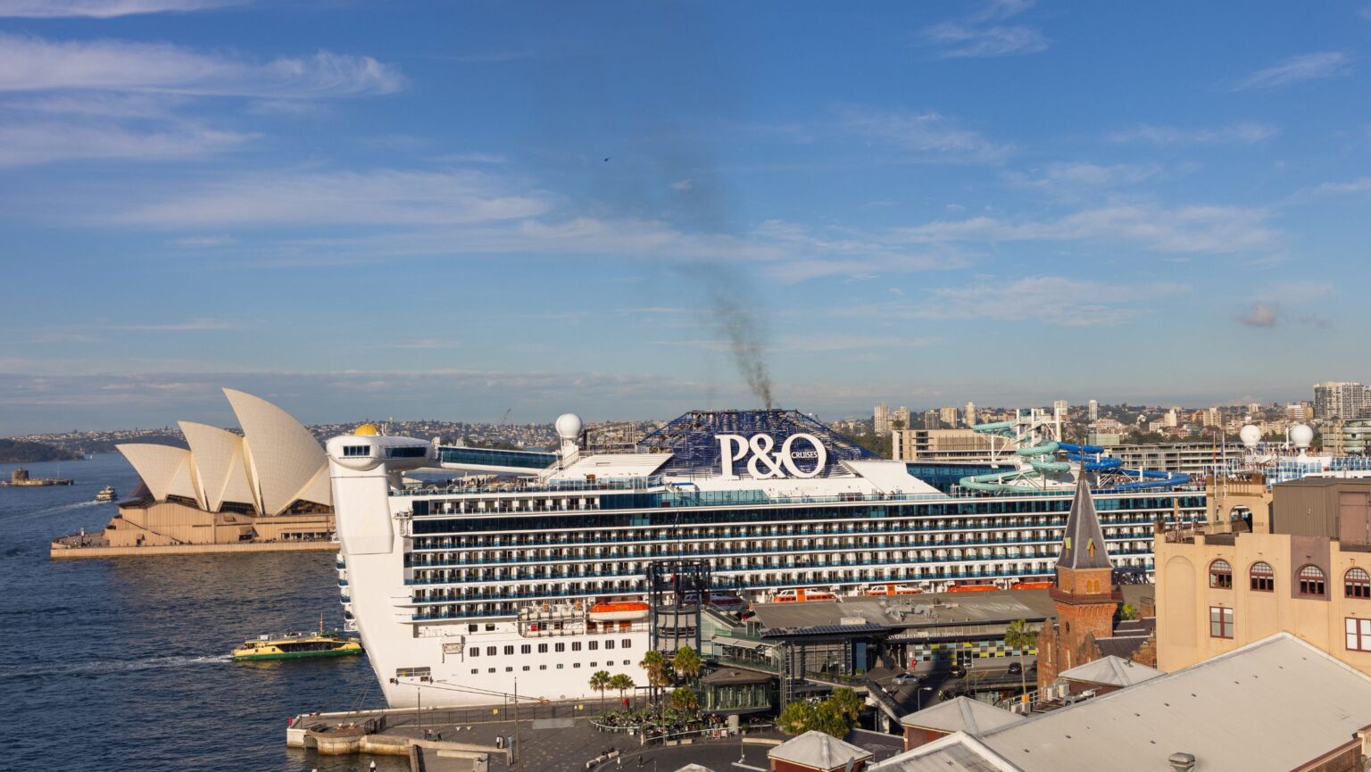 P&o ship in aussie harbour
