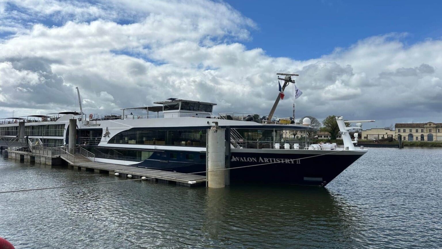 Avalon Artistry II in Libourne