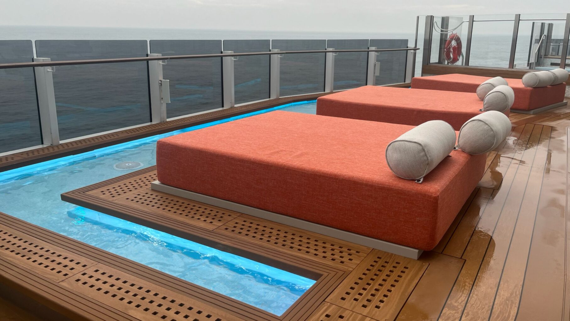 The shallow pool on the Ocean Boulevarde