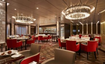 do jeans belong in carnival dining room