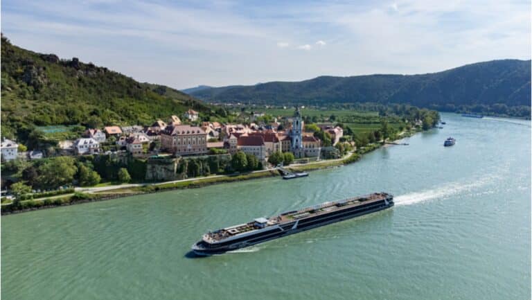 APT ship on the Danube