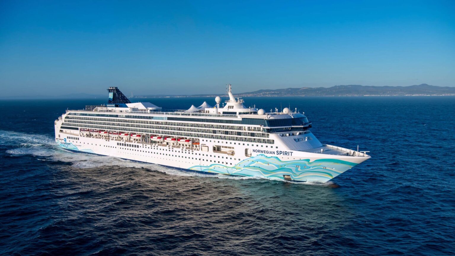 Norwegian Spirit sailing