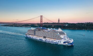 Norwegian Viva sailing in Lisbon