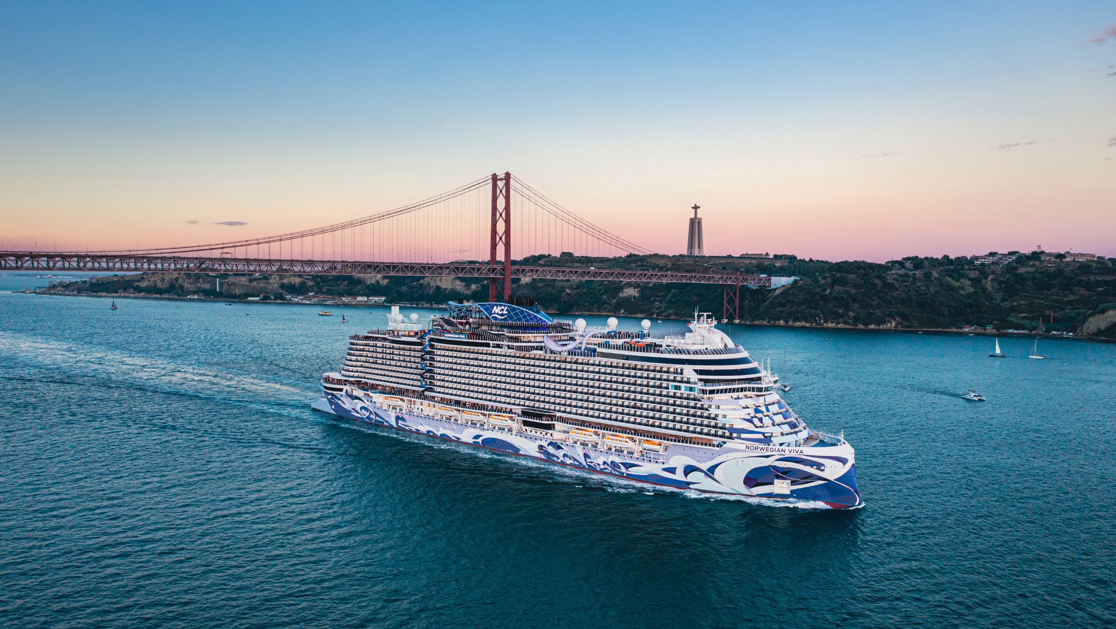 Norwegian Viva sailing in Lisbon