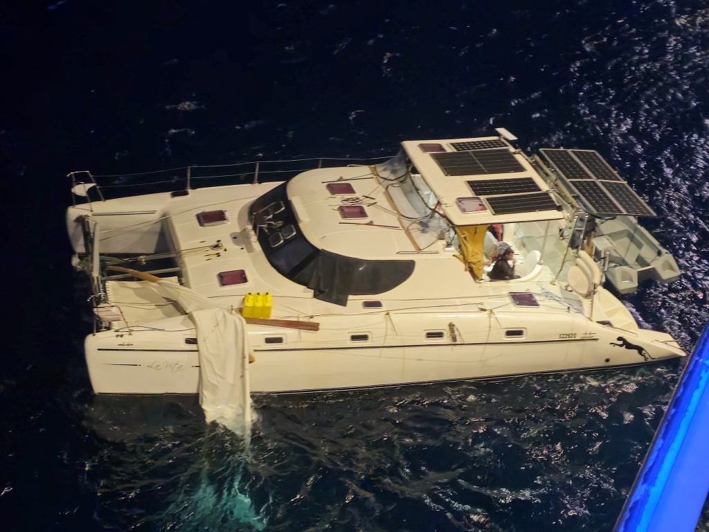 The stranded catamaran