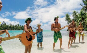 ponant Tahiti people