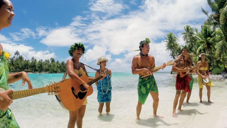 ponant Tahiti people
