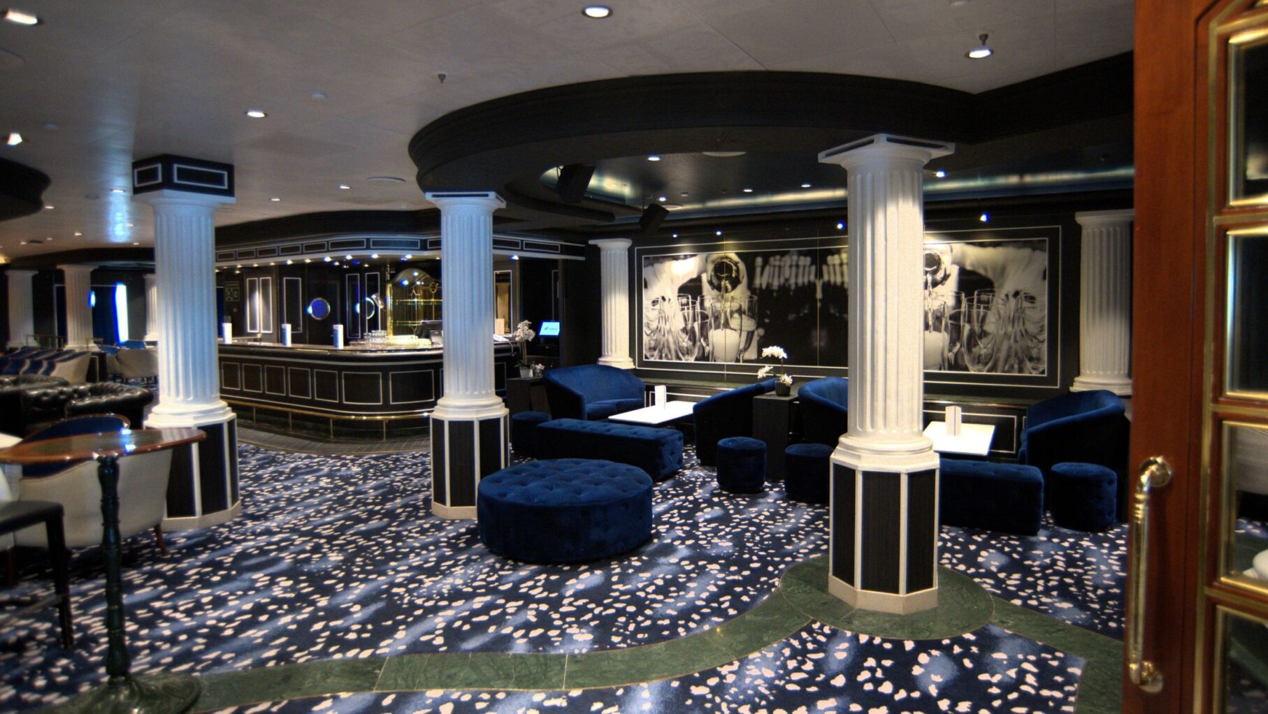 The piano bar 88