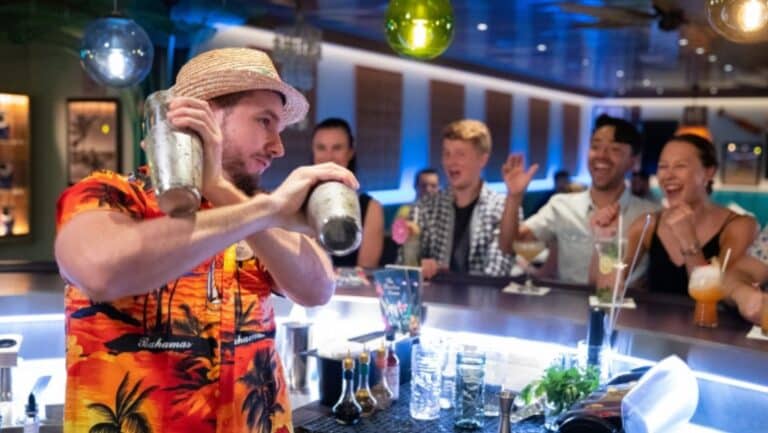 bartender on cruise ship