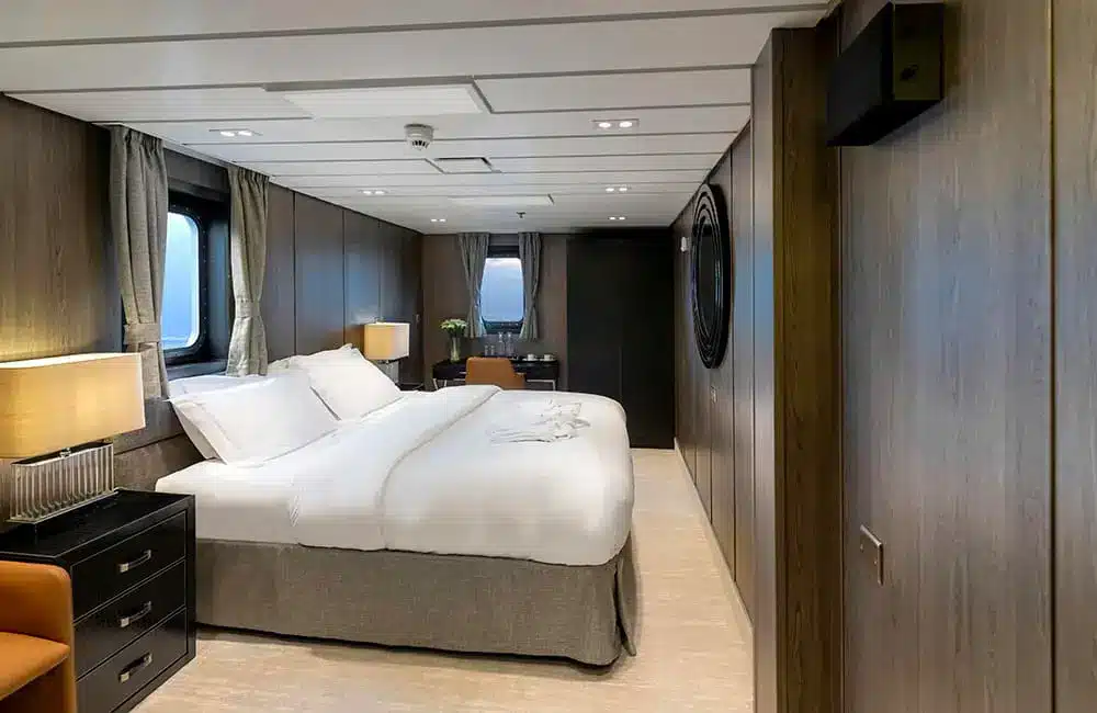 Terra-Nova-Expeditions-St-Helena-VIP-Cabin.jpg