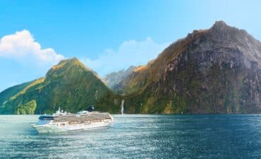 Norwegian Spirit Milford Sound Norwegian Spirit in Milford Sound