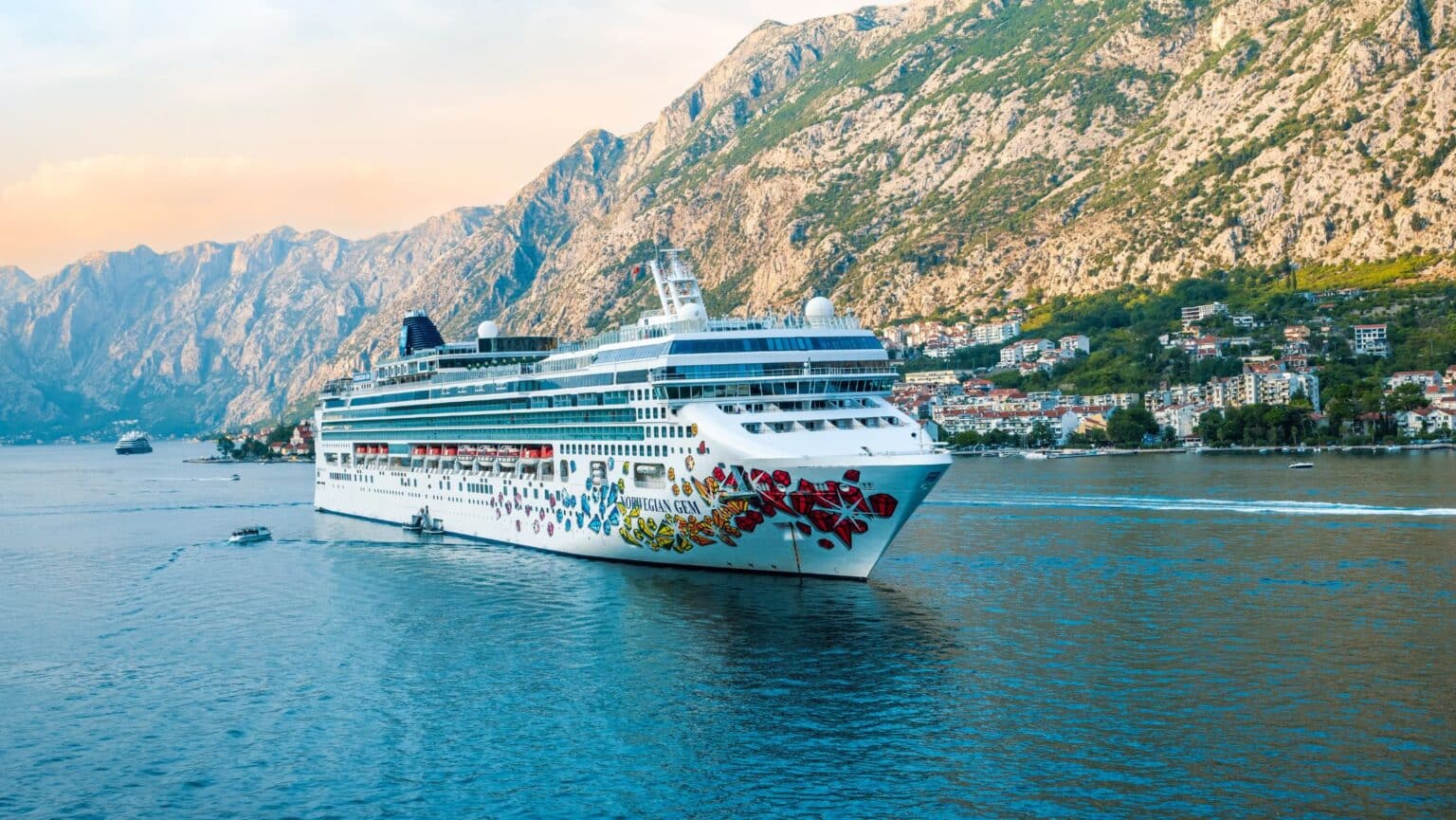 ncl cruise ship