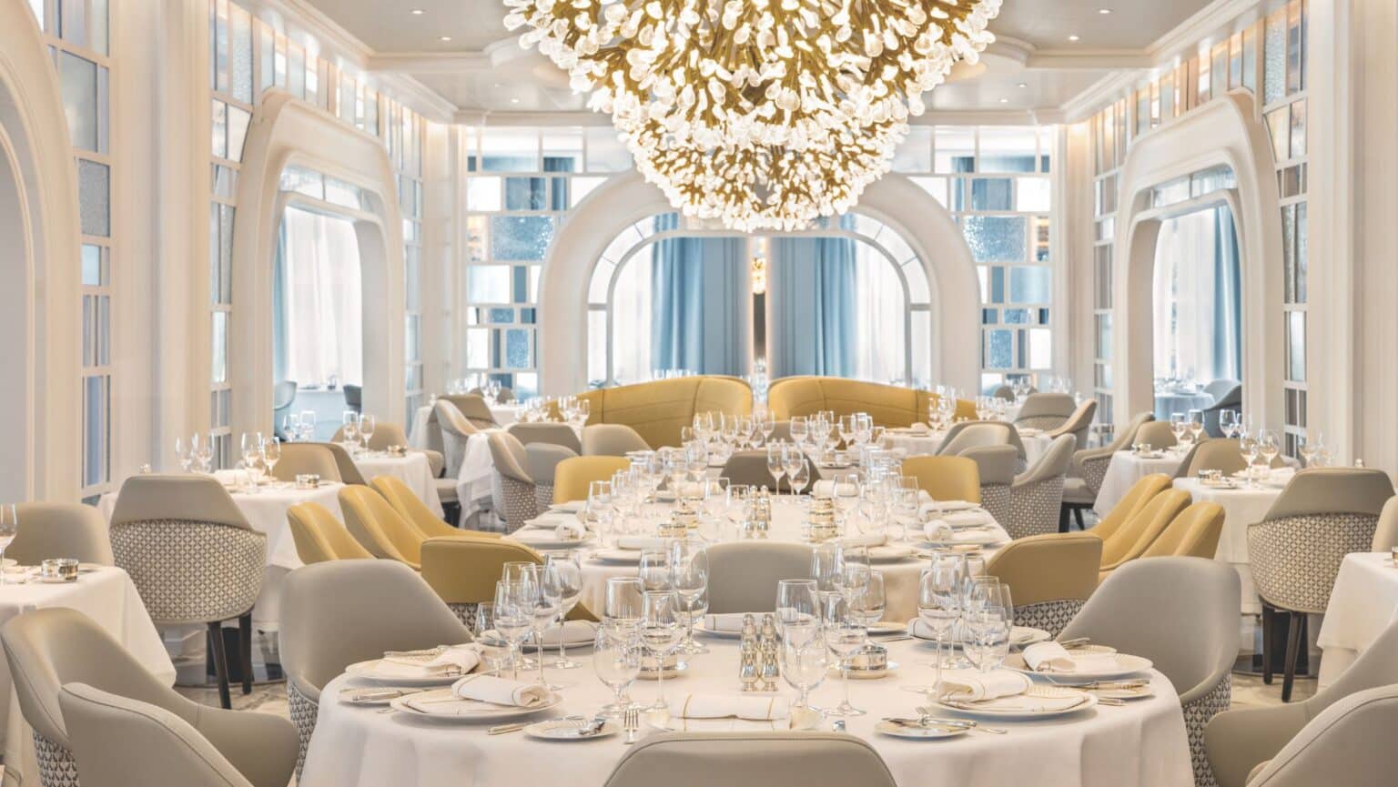 Grand dining room onboard Oceania Allura