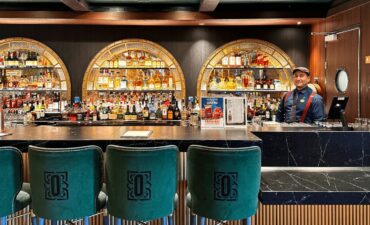 discovery princess bar