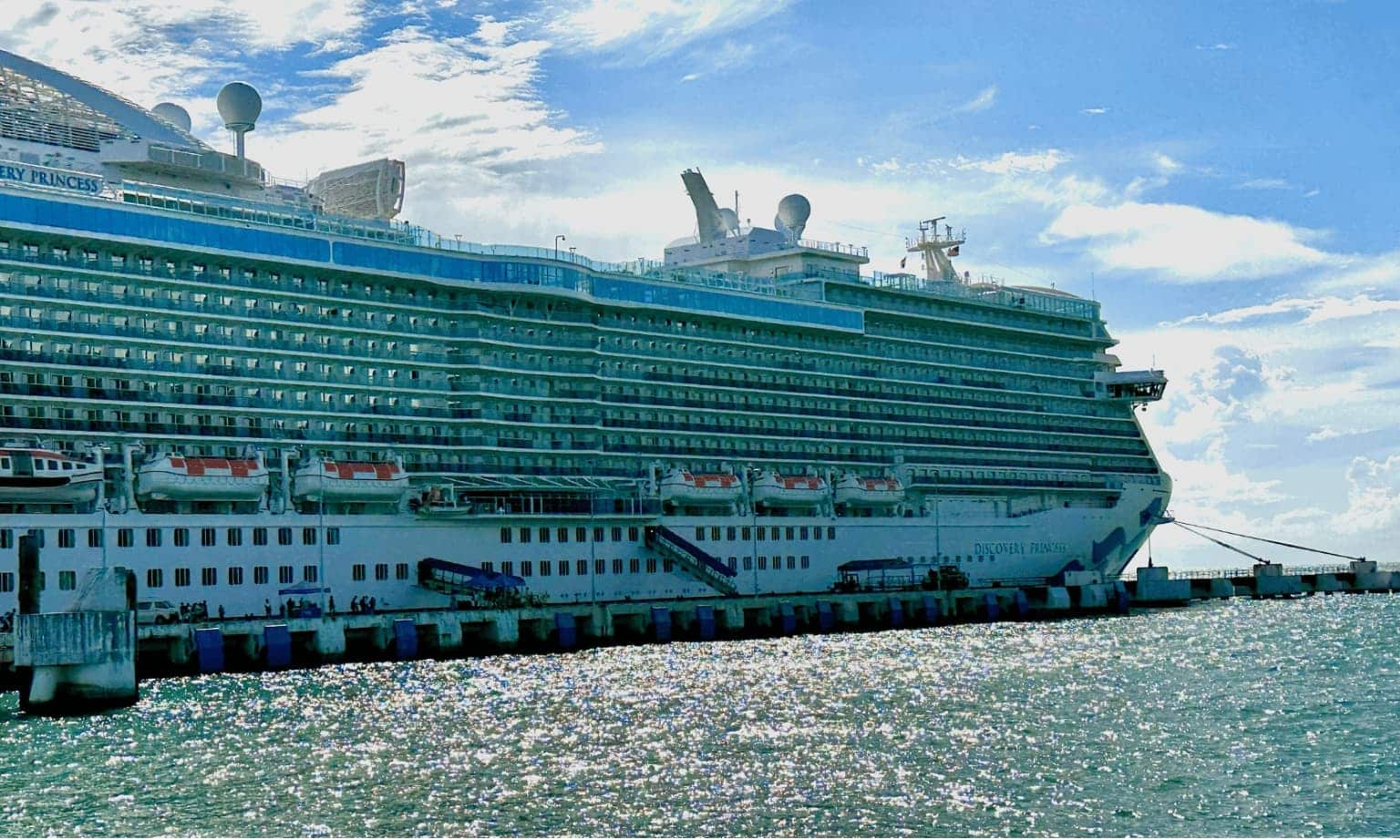 discovery princess exterior