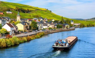 image of a ship on the river moselle