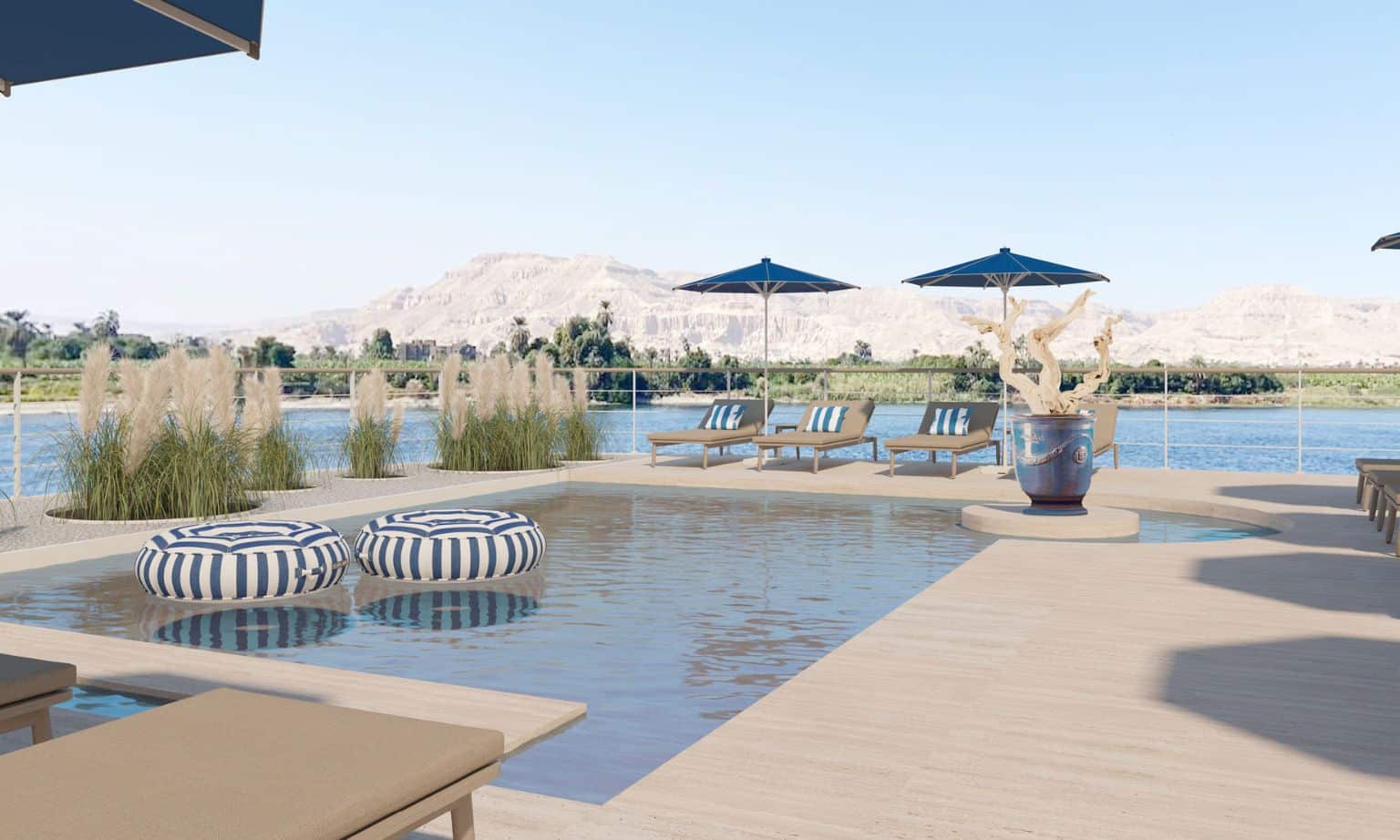 The pool onboard Travelmarvel Sirius