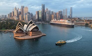 Queen Mary 2 in Sydney 2026 (James Morgan)
