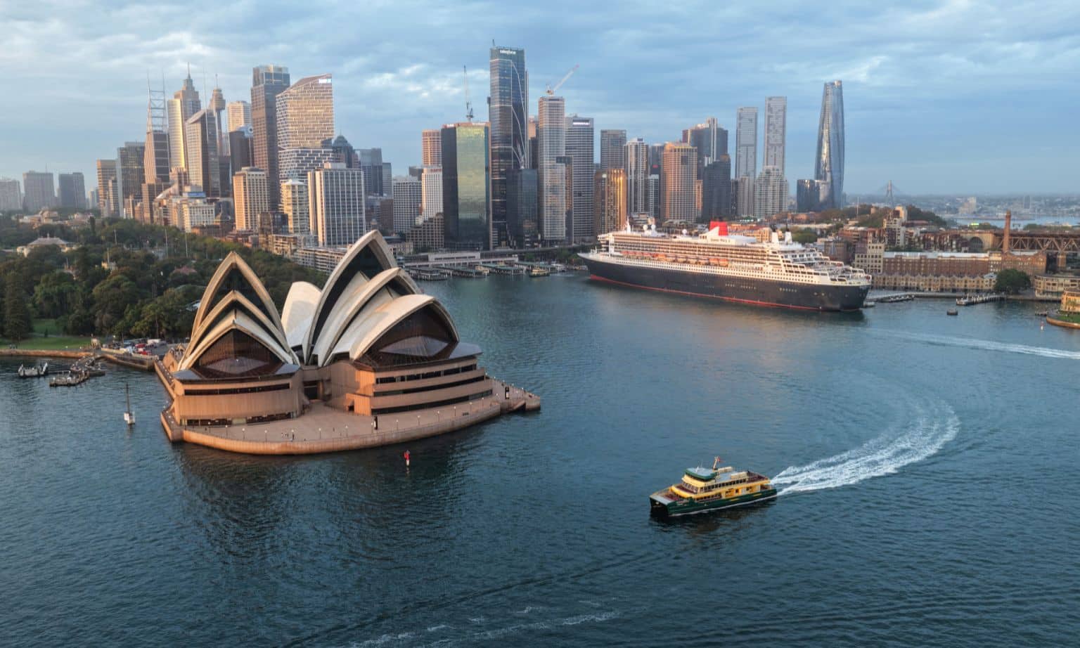 Queen Mary 2 in Sydney 2026 (James Morgan)