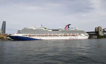 australia cruise ship in sydney harbour