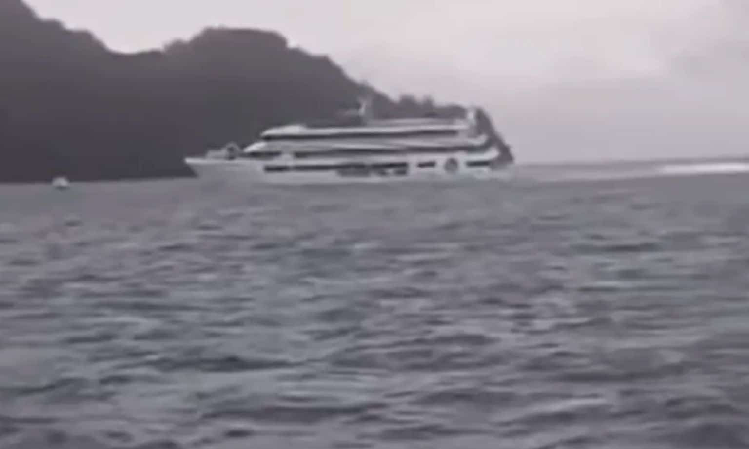 cruise ship grounded in fiji